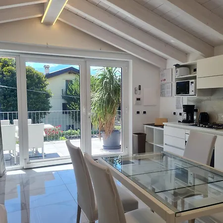 Riva Del Lario アパート *